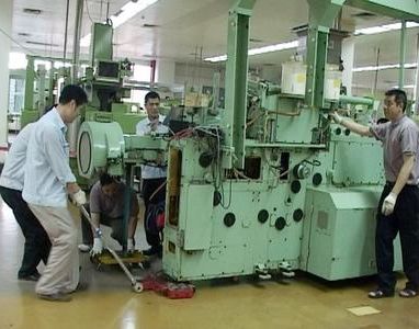 產(chǎn)品名稱：義烏重型機(jī)械搬遷
產(chǎn)品型號：義烏搬家,重型機(jī)械搬遷,義烏搬家公司電話
產(chǎn)品規(guī)格：公司備有叉車,專用拖車等多種起重設(shè)備和專業(yè)工具,多次承攬大型企業(yè)設(shè)備的搬遷,公司承諾,守信譽(yù),竭誠為您提供安全、周到的優(yōu)質(zhì)服務(wù).搬遷于各種機(jī)械設(shè)備,各式鍋爐,超大笨重物品,展覽展品,各種印刷設(shè)備,精密儀器,掏集裝箱,空調(diào)設(shè)備,變電設(shè)備.